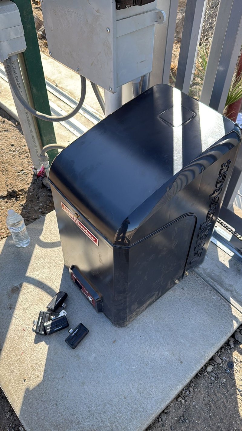 Garage and Gate Service in San Bernardino, Gate Opener Installation, 24/7 Garage Door and Gate Services LLC, Inland Empire CA